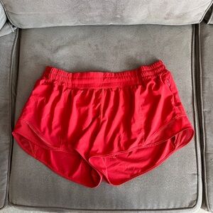 Lululemon Hotty Hot size  12 shorts 2.5”